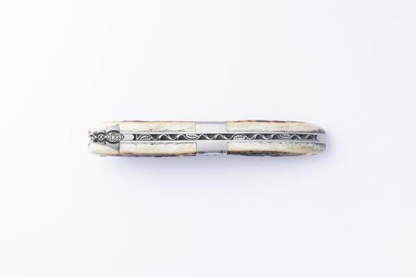 12cm mitre central avec une tête de cerf et manche en bois de cerf